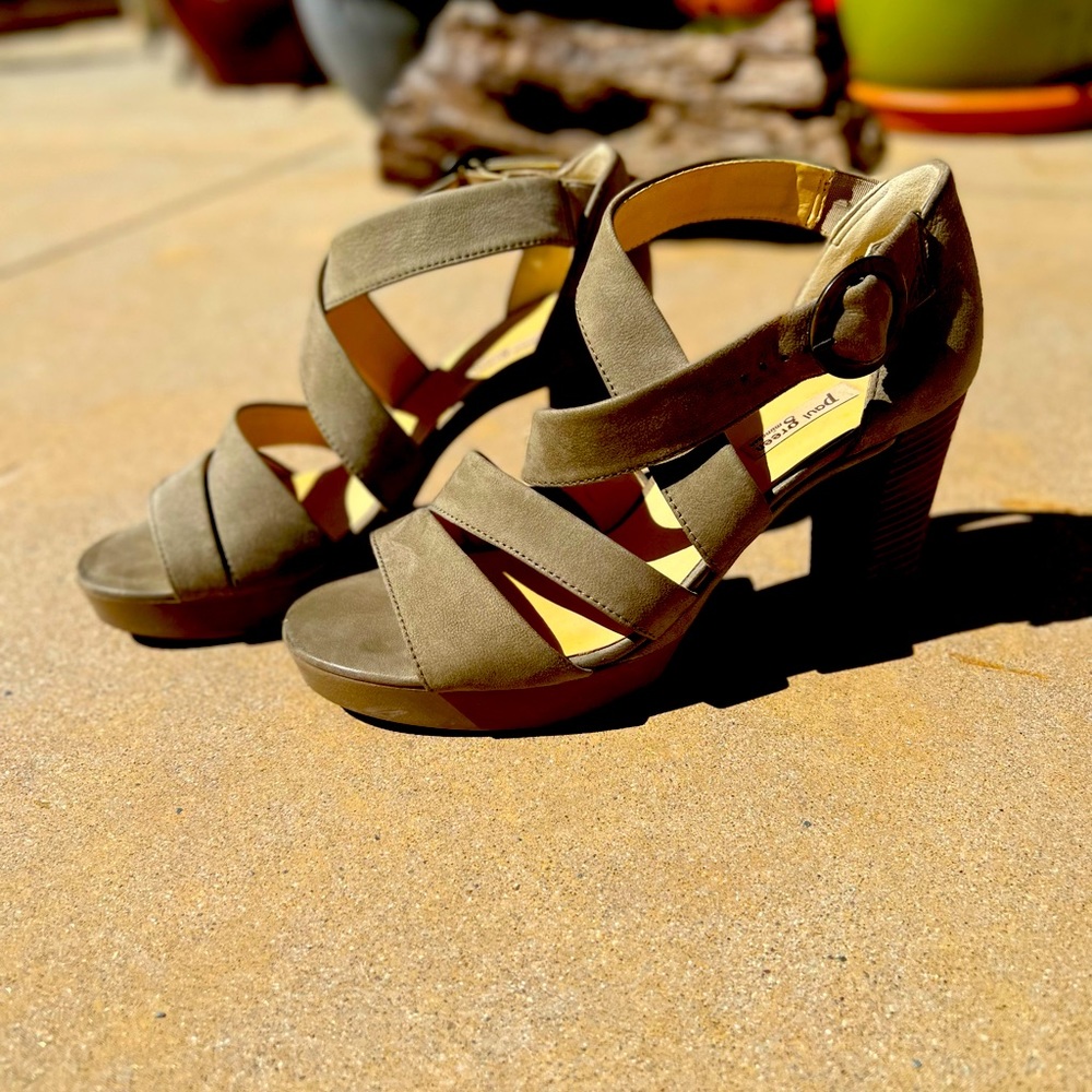 Last chance!!! Barely worn Paul Green Platform Sandals - super comfortable!